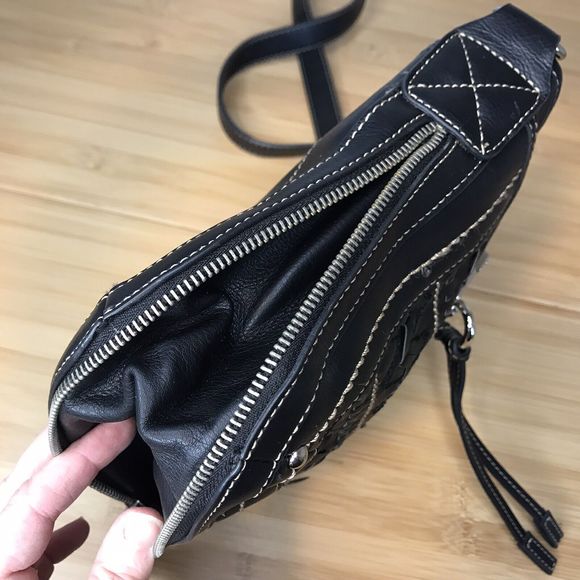 CHAPS Boho Western Country Woven Synthetic Leather Purse Crossbody - Picture 4 of 11